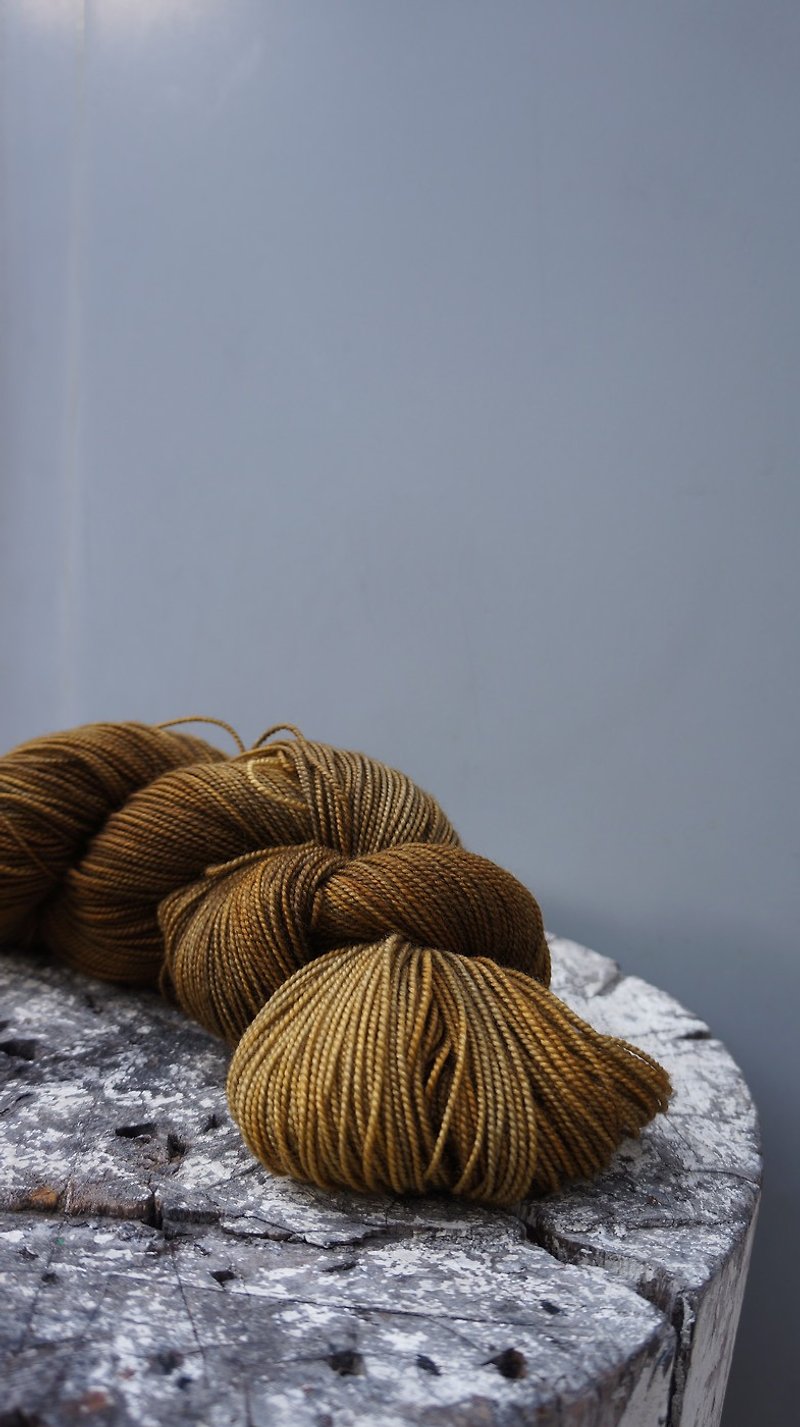 手染线。木头1号(美丽诺/羊绒/尼龙) - 编织/刺绣/羊毛毡/裁缝 - 羊毛 透明