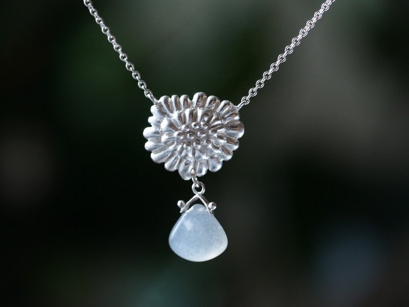 纯银 项链 白色 - 手工纯银 雏菊 月光石项链 Daisy Silver Jewelry
