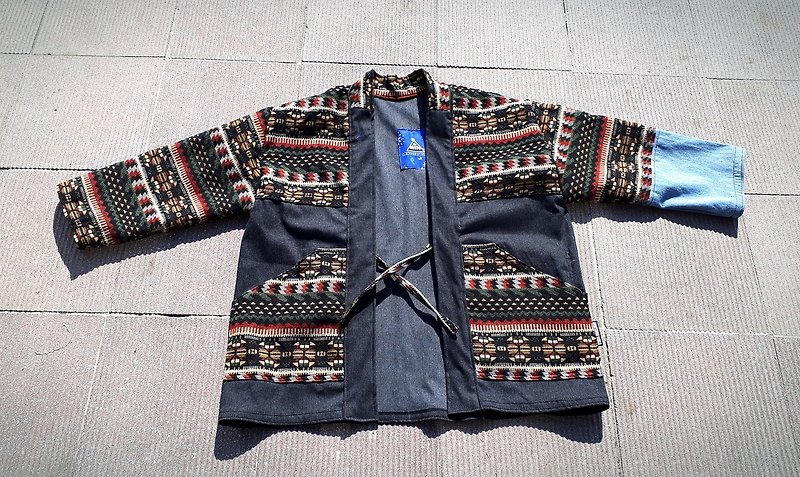 AMIN'S SHINY WORLD手工订制民族拼布罩衫大衣外套(可客制花色) - 男装外套 - 棉．麻 多色
