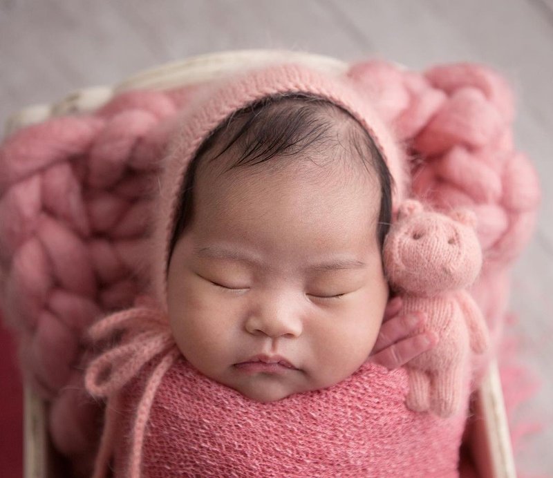 Knit baby toy hippo, photo props for newborn photography. - 玩具/玩偶 - 其他材质 粉红色