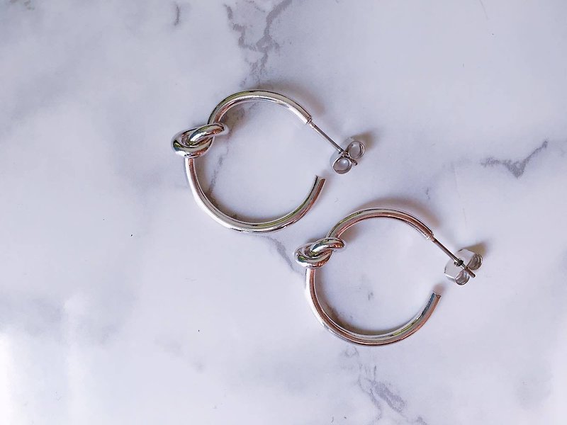 扭结钢针耳环 - 耳环/耳夹 - 其他金属 银色