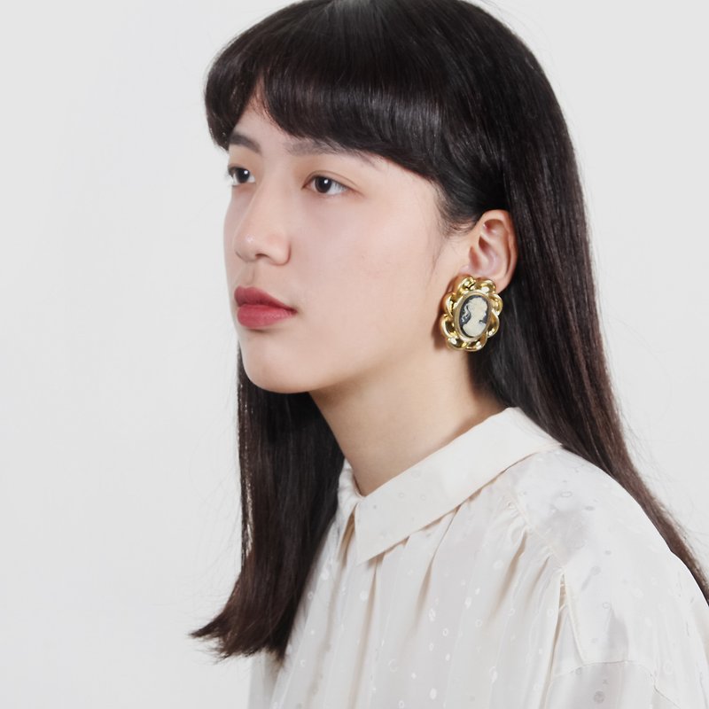 【蛋植物古着】约瑟芬小姐夹式古董耳环 - 耳环/耳夹 - 塑料 