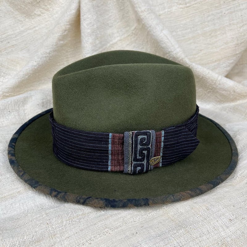 約魯巴族手織帶子 黑苗族立體刺繡 藍染柿染 羊毛帽 - 帽子 - 羊毛 咖啡色