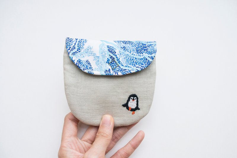 企鵝 Penguin Embroidered Liberty Print Wee Pouch - 零钱包 - 棉．麻 多色