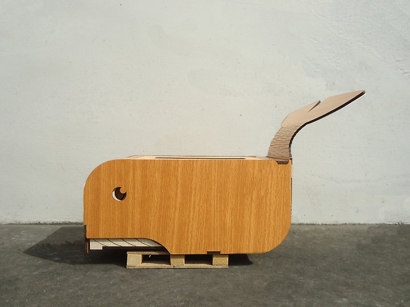 【教师节礼物】专利定制化木雕鲸鱼面纸盒 - 其他家具 - 木头 咖啡色