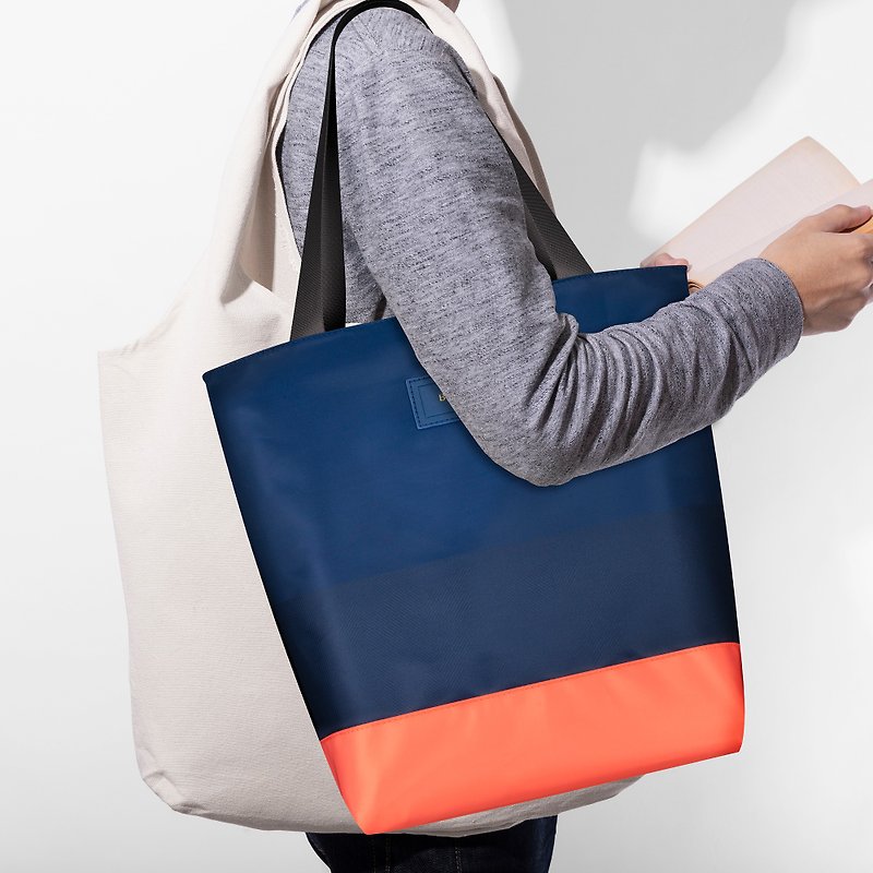 Bagmio | 托特包 | 蓝橘 | 人字纹细节 | 钥匙圈 | 交换礼物 - 手提包/手提袋 - 防水材质 蓝色