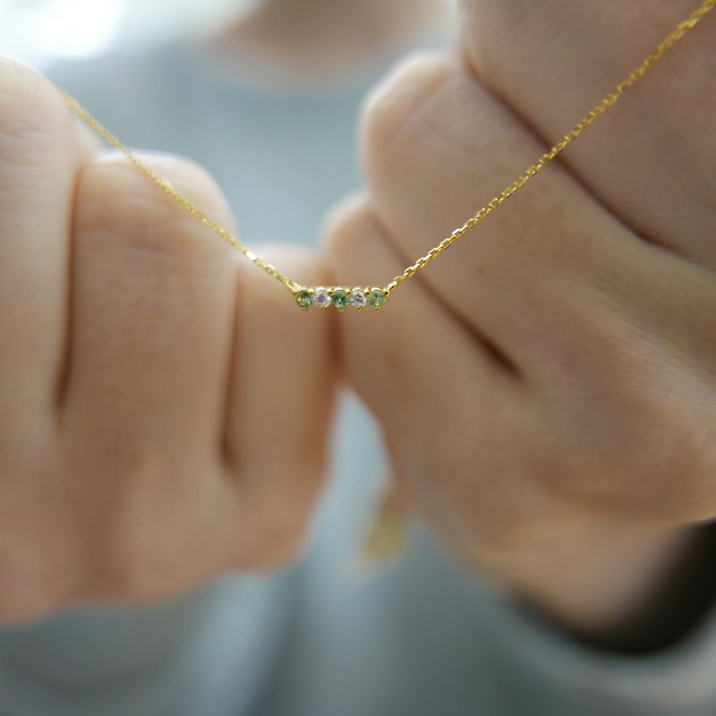 10K小贵妇系列 ||坚持||沙弗莱石白钻短一字造型金色极细锁骨链 - 锁骨链 - 贵金属 绿色