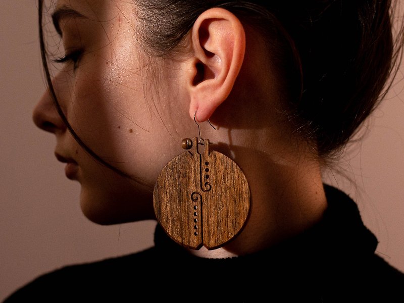 木制吊坠耳环 -​​ 白蜡木和胡桃木首饰，送给她的礼物，大波西米亚风 - 耳环/耳夹 - 木头 