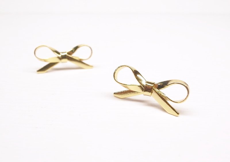 《二毛银》【蝴蝶结黄铜镀18K金耳环】（一对） - 耳环/耳夹 - 其他金属 