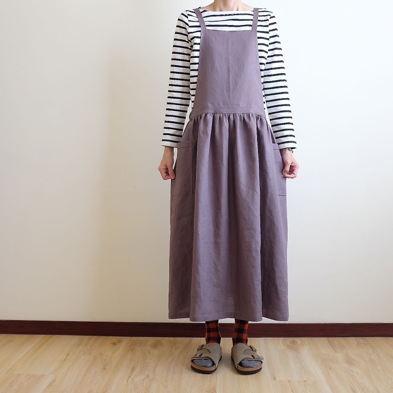 日常手作服 心里住着小女孩 烟熏灰紫绑带工作围裙 亚麻 - 洋装/连衣裙 - 棉．麻 紫色
