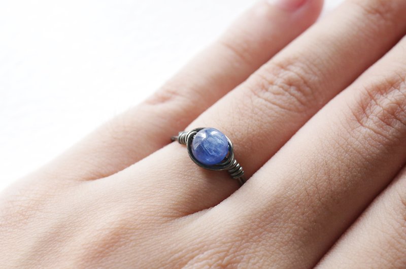 9月诞生石 -6mm蓝晶铜线戒指 雾灰色  中性 - 戒指 - 宝石 蓝色