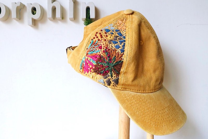 【endorphin】手工刺绣水洗棉棒球帽 - 帽子 - 棉．麻 黄色