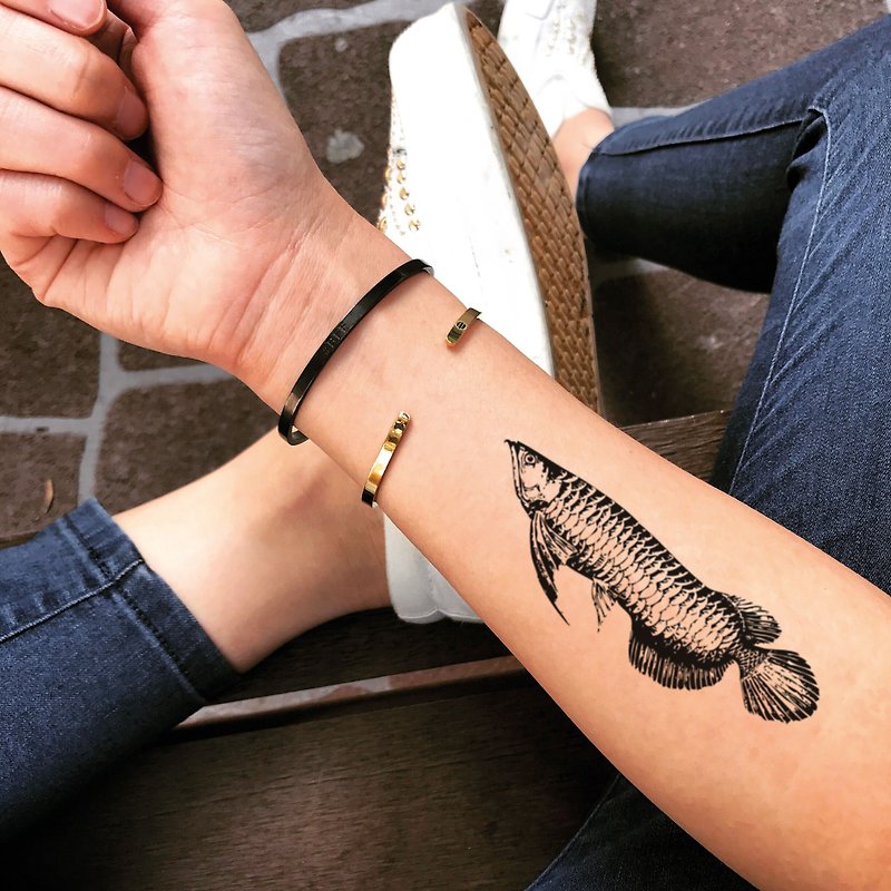 OhMyTat 龙吐珠鱼 Arowana 刺青图案纹身贴纸 (2 张) - 纹身贴 - 纸 黑色