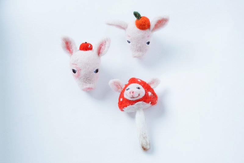 鹿栗塔原创设计羊毛毡手作猪柿大吉胸针蘑菇胸针 - 胸针 - 羊毛 粉红色