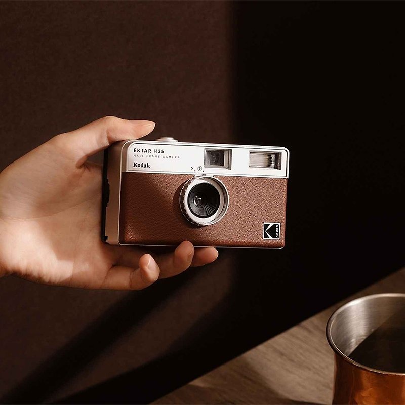 【Kodak 柯达】复古底片相机 Kodak Ektar H35 焦糖棕 半格机 - 相机 - 塑料 咖啡色