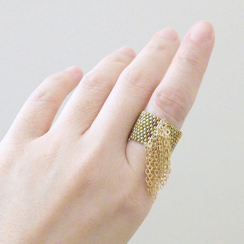 Gold Tassel Ring, Beaded Gold Ring, Chain Tassel Ring, Bohemian Luxe, Metallic Gold Ring - 戒指 - 玻璃 金色