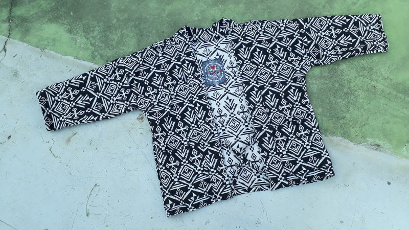 AMIN'S SHINY WORLD 手工民族风黑白符号 KIMONO Roll UP 系列 - 女装休闲/机能外套 - 棉．麻 黑色