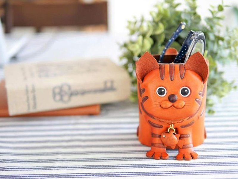 とらねこ　本革メガネ小物スタンド　手作り革雑貨　インテリア　VANCA - 收纳用品 - 真皮 咖啡色