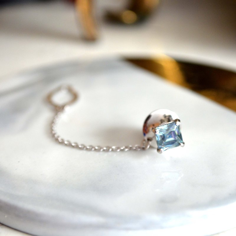 镀银爪镶浅蓝色锆石胸针 高贵优雅 日本二手中古珠宝首饰古着 - 胸针 - 宝石 银色