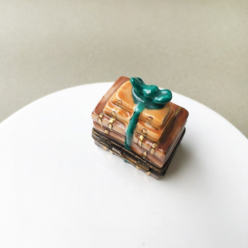 早期古件-法国mini小书造型精致饰品盒 | 欧洲 手工 收藏 - 摆饰 - 瓷 咖啡色
