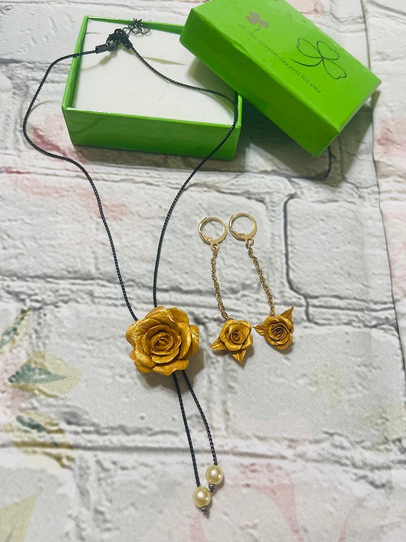 特金土玫瑰花项链耳环组 - 项链 - 粘土 