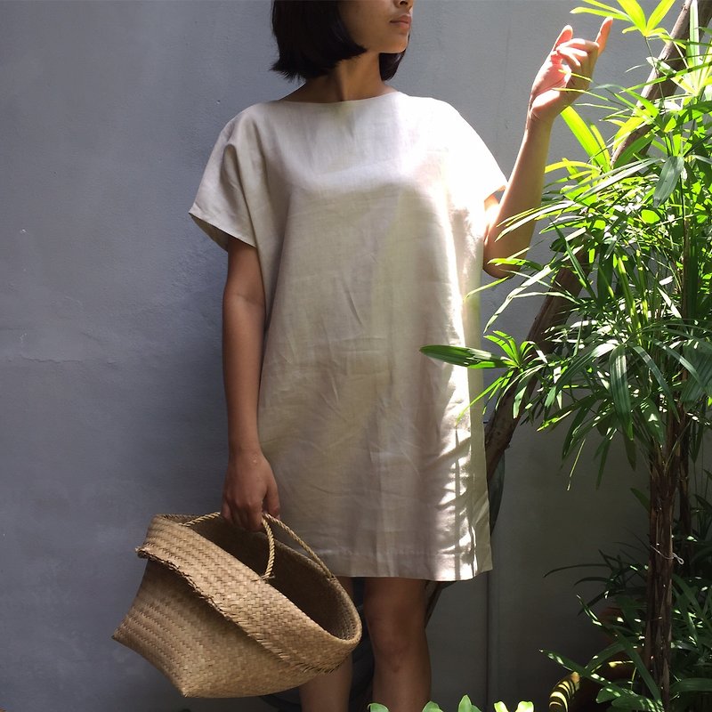 Sunday Linen Dress with back tie - 洋装/连衣裙 - 棉．麻 卡其色