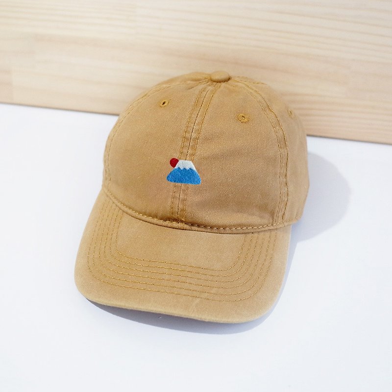 【Q-cute】帽子系列-太阳富士山复古风棒球帽-加字 - 帽子 - 棉．麻 多色