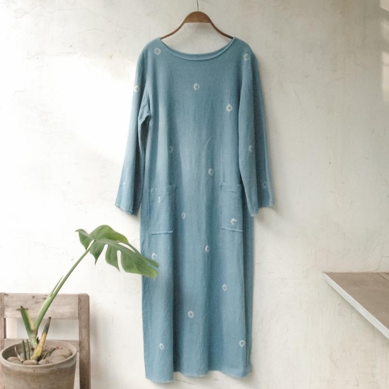 Unwind Dress Dot Dot Dot | INDIGO dyed soft cotton | - 洋装/连衣裙 - 棉．麻 蓝色
