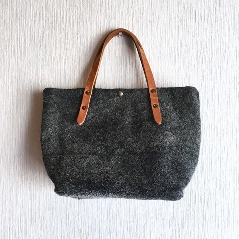 真皮 手提包/手提袋 灰色 - [Genuine leather] Switching tote bag between Angola velor and extra-thick oil velor [Charcoal gray]