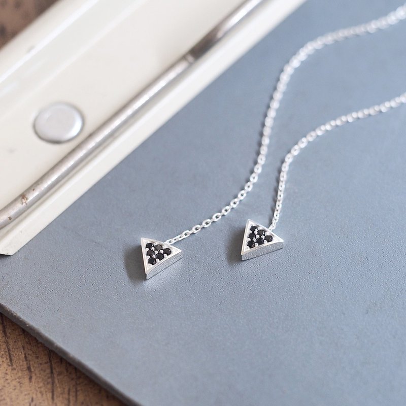 其他金属 耳环/耳夹 黑色 - Black Triangle Long Chain Earrings Silver 925