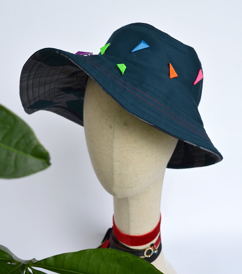 手工缝装饰三角 素面内衬几何印花异檐帽 - 帽子 - 棉．麻 多色