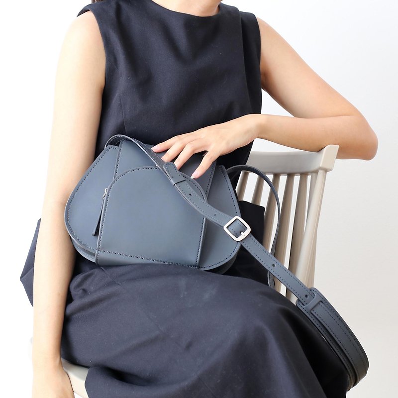 GAL woman shoulder bag /Grey - 侧背包/斜挎包 - 真皮 灰色