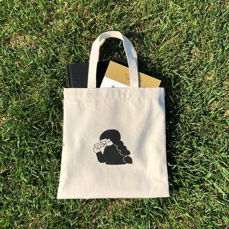mini tote bag / Reading Girl / 丝网印刷 - 手拿包 - 棉．麻 白色