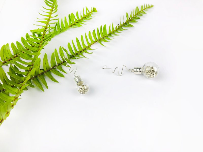 小趣味 燈泡 不對稱 純銀 防過敏 耳環 交換禮物 - 耳环/耳夹 - 玻璃 透明