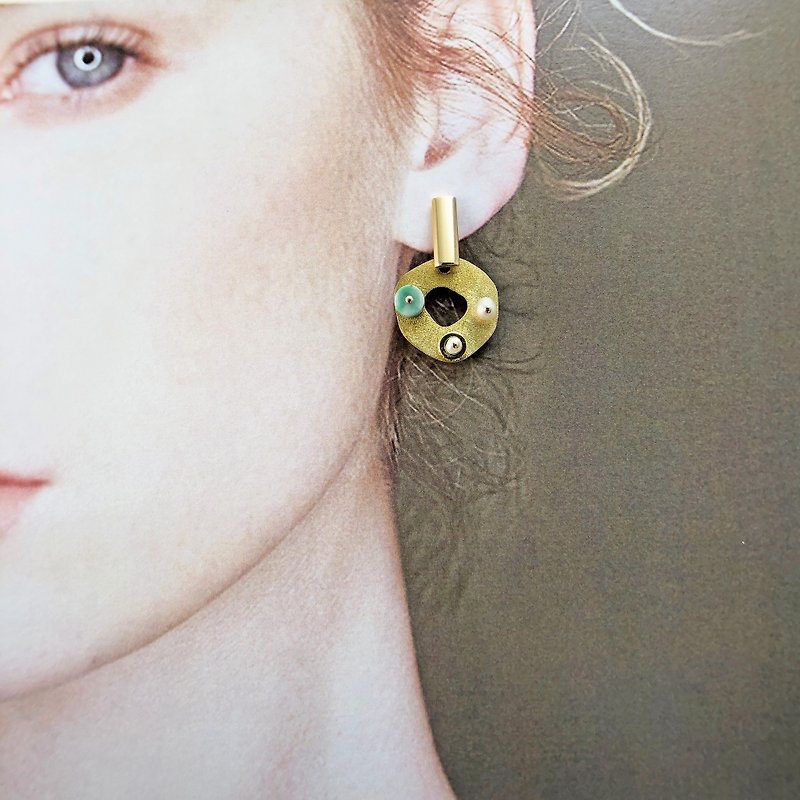和风珍珠14kgf耳环 天然石耳环 黄铜耳环 珍珠耳环 新年礼物 - 耳环/耳夹 - 宝石 金色