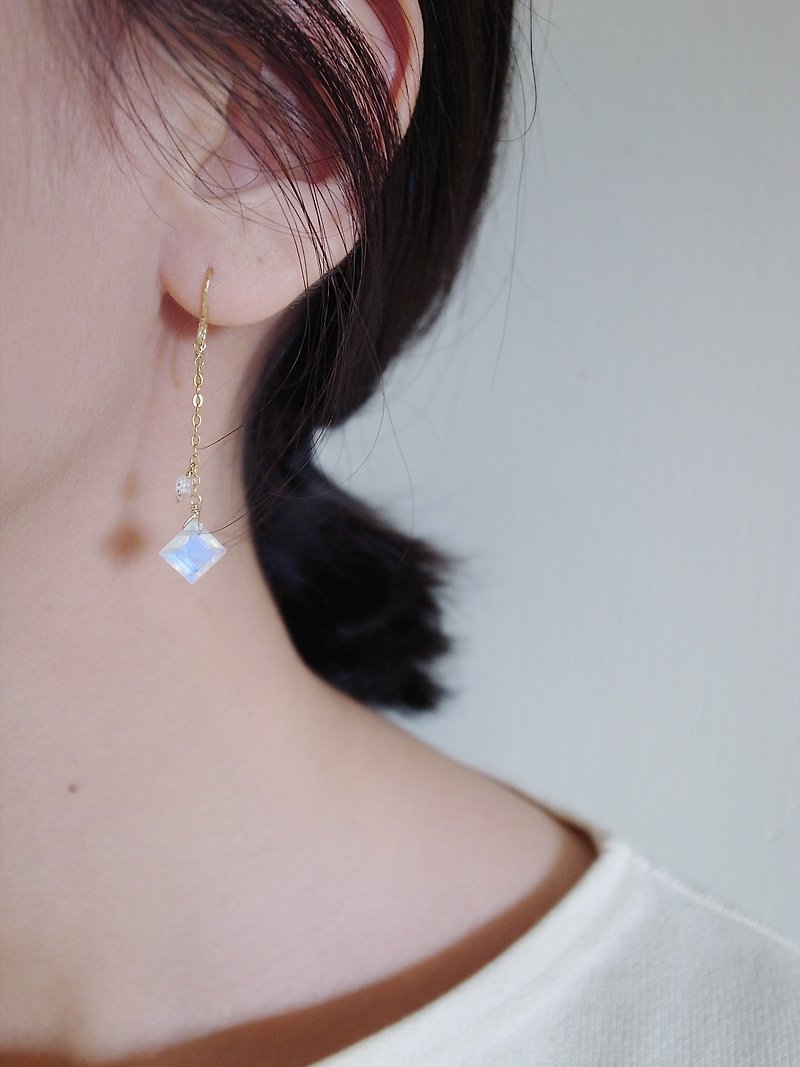 14KGF 月光石×赫基蒙水晶 幻蓝光 天然石耳环 长款 可改耳夹 - 耳环/耳夹 - 宝石 透明