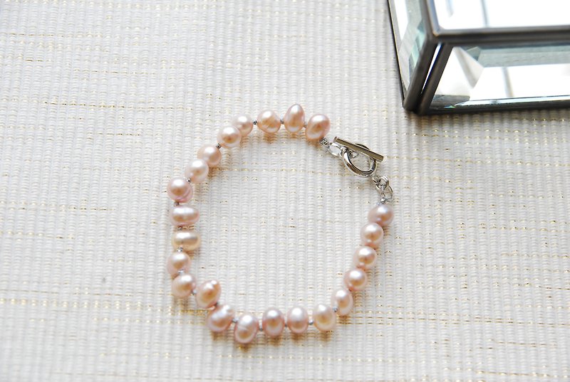 Cleopatra type mauve pink pearl bracelet