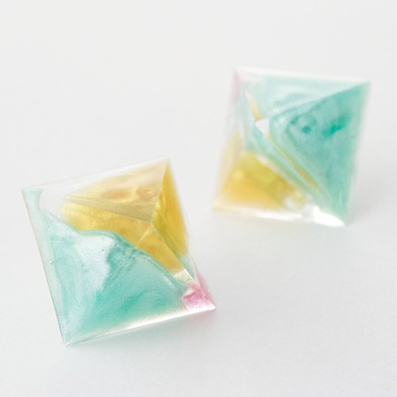 ピラミッドピアス(シークレットポイント) - 耳环/耳夹 - 其他材质 多色