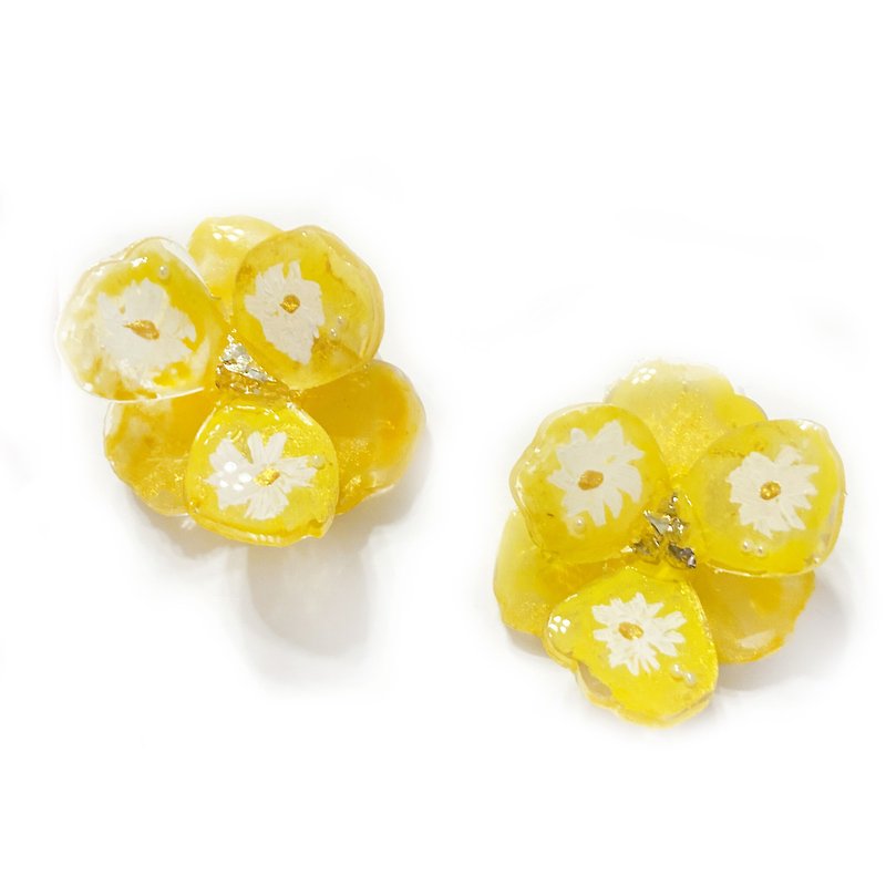 日本树脂黄色手绘花朵耳环.耳夹 - 耳环/耳夹 - 树脂 黄色