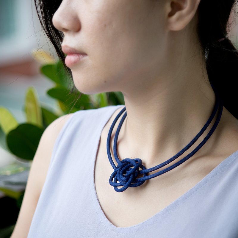 Lussli针织项链 : 绽放- 深蓝 - 项链 - 丝．绢 蓝色