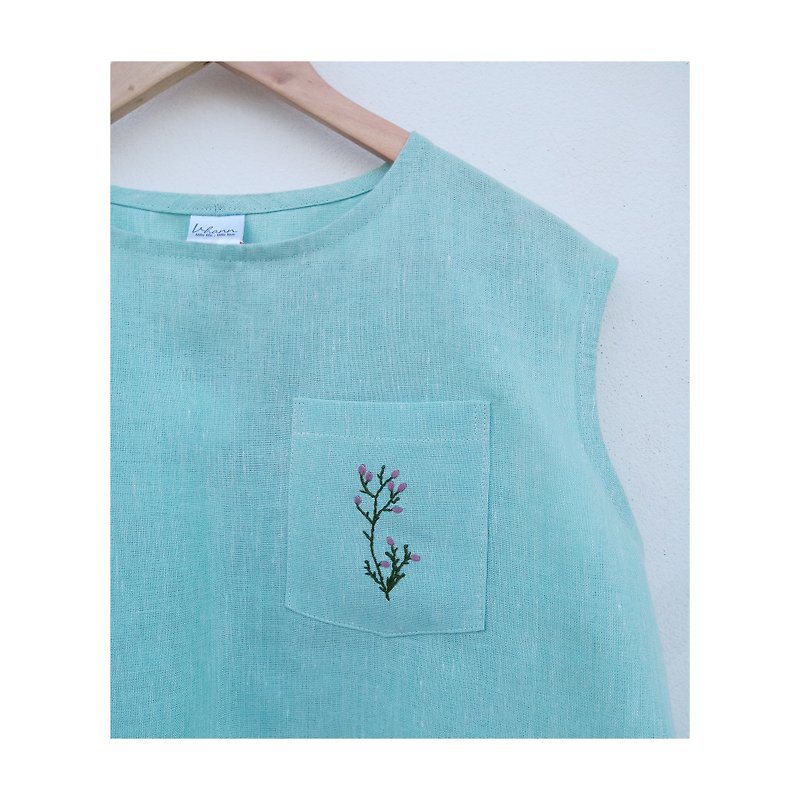 Mint blue linen shirt with flower lover embroidery - 女装上衣 - 棉．麻 蓝色