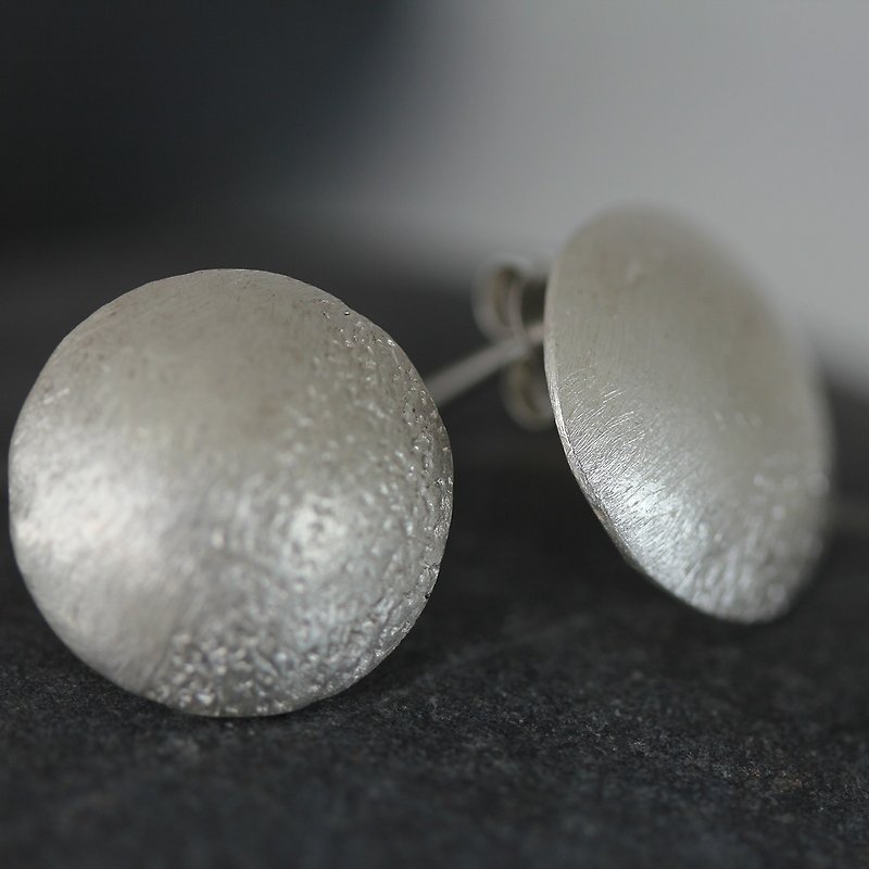Textured silver full circle concave studs (E0183) - 耳环/耳夹 - 银 银色