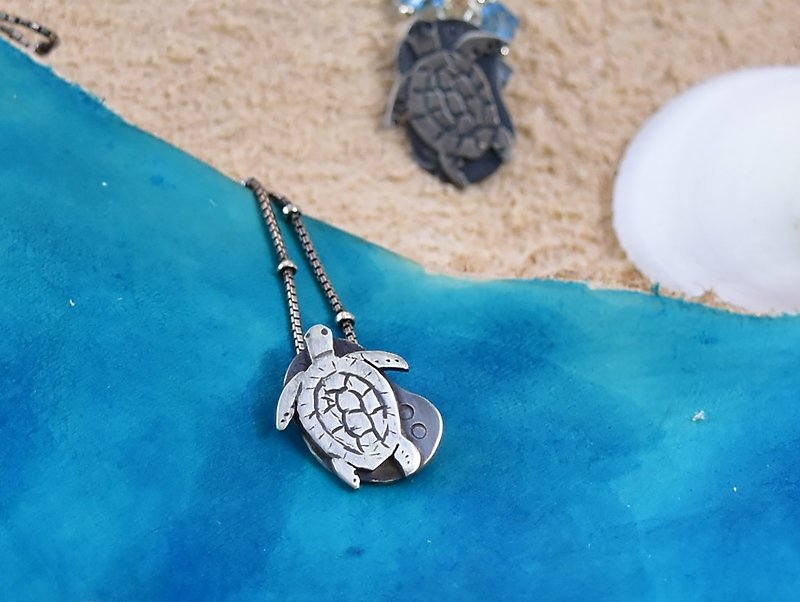 勇敢的海龟 - 项链 - 其他金属 蓝色