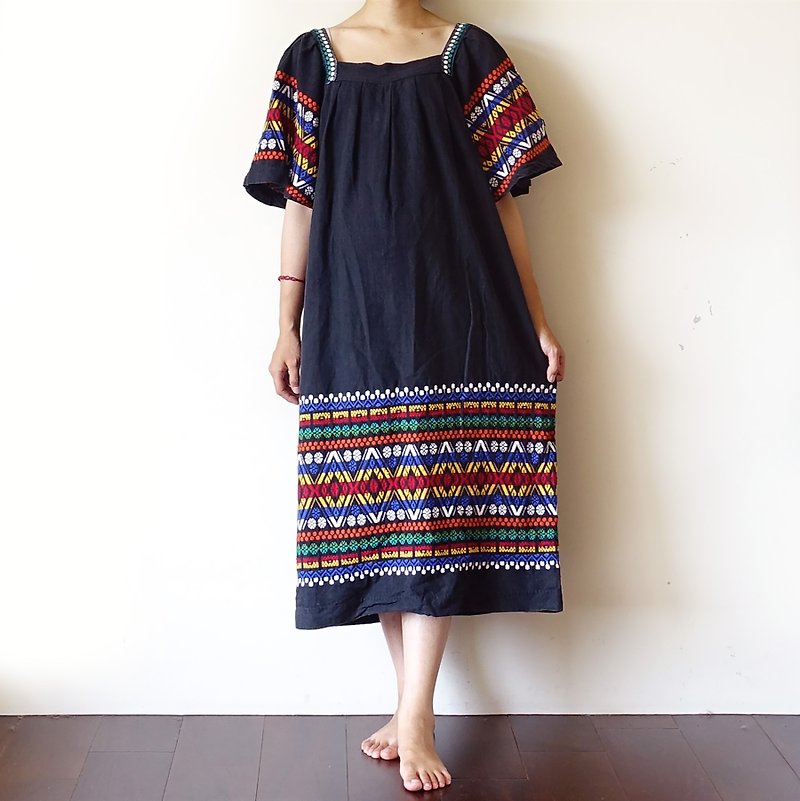 BajuTua /古着/ 90's 危地马拉 传统手织布刺绣洋装- 纯黑 - 洋装/连衣裙 - 棉．麻 黑色