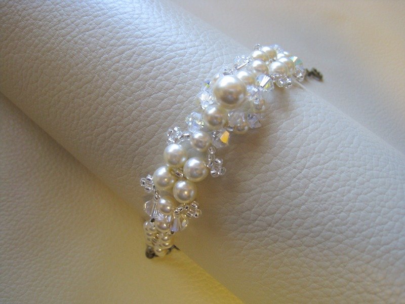 Czech Glass Pearl & Swarovski Crystal Bracelets＜PEB:Cream＞Bridal* - 手链/手环 - 玻璃 白色