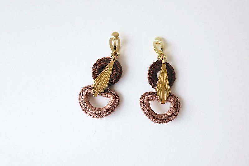 【endorphin】绣线编织黄铜耳环 - 耳环/耳夹 - 棉．麻 咖啡色