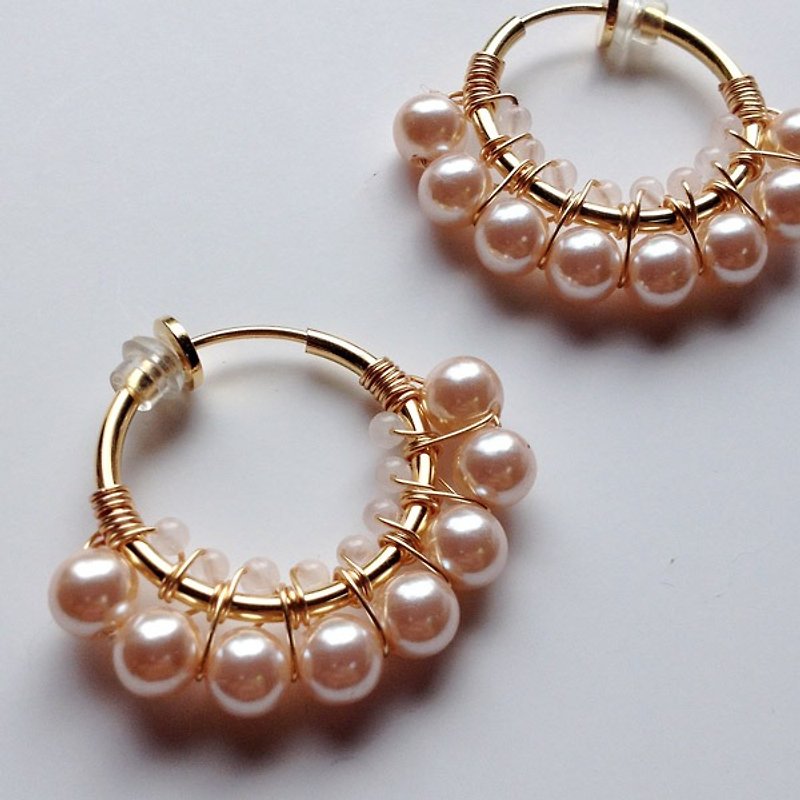 Rose quartz and　vintage pearl hoop earrings耳夾　ローズクォーツとビンテージパールのフープイヤリング - 耳环/耳夹 - 宝石 粉红色
