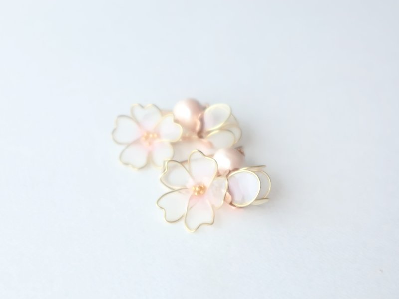 桜の浮遊耳飾り ミニ - 耳环/耳夹 - 其他材质 粉红色