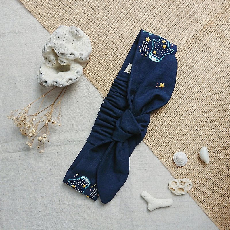 来自海的灵感系列-星空豆腐鲨手工刺绣蝴蝶结发带 - 发带/发箍 - 绣线 蓝色