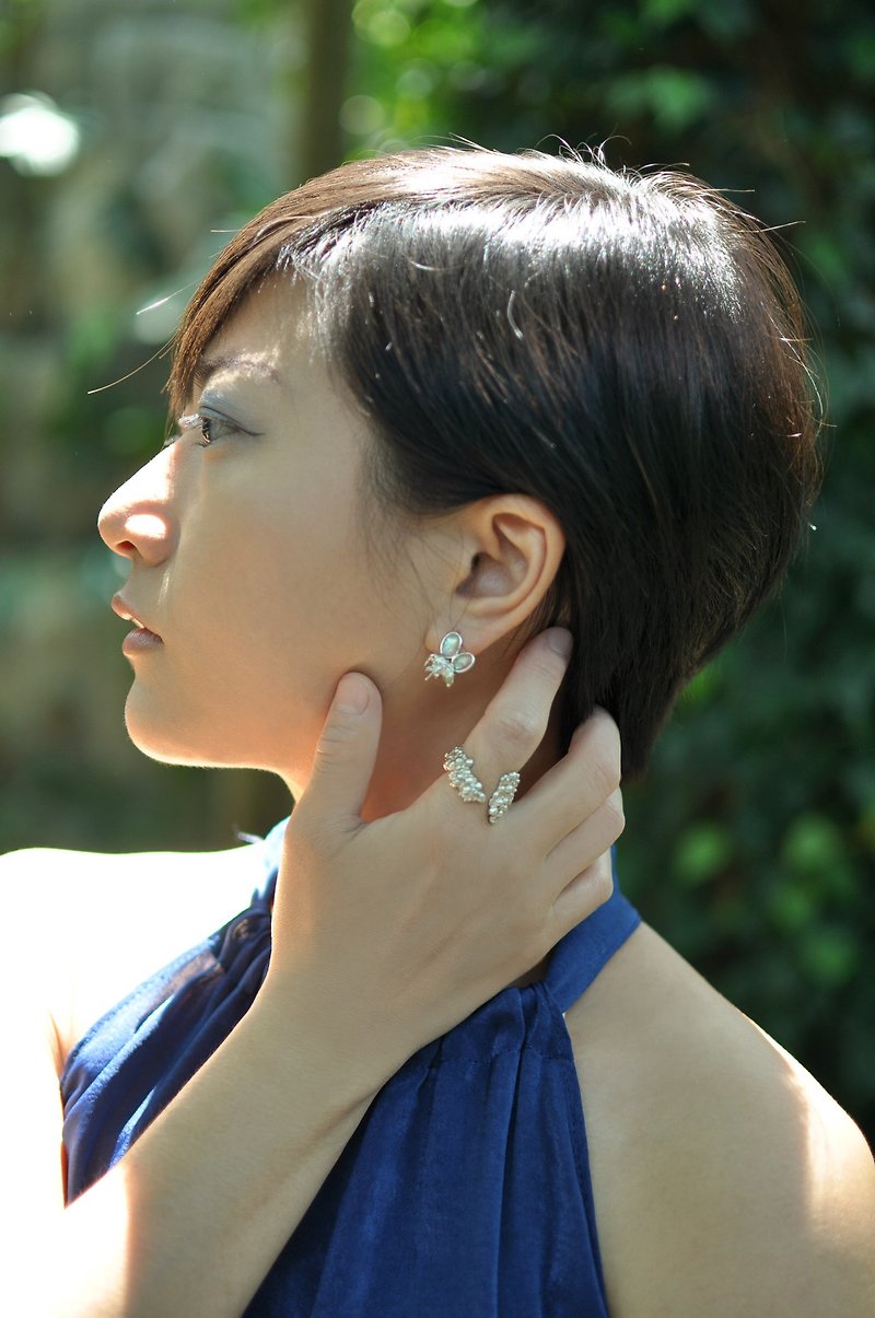 银 耳环/耳夹 银色 - 蛋白石昆虫耳环 / Opal insect earrings